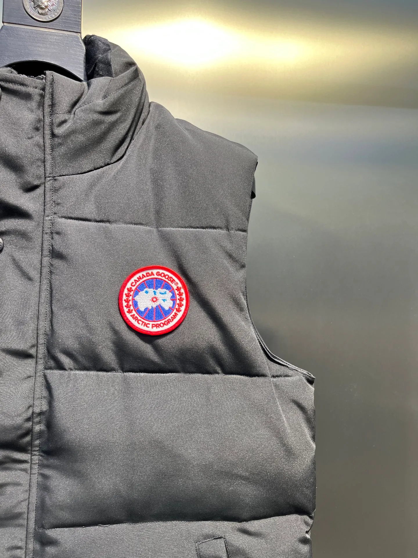 P380 🇨🇦Canada Goose""🇨🇦🌟 Garson down vest has always been recognized as the warmest down jacket. Various Instagram celebrities, Internet celebrities, and celebrities often wear it for street photos. I make Canada Goose every year, but I still can't get rid of my love for it. No matter how cold the days are, there is no need to be afraid, because there is! Filled with 90% white duck down, it is the legendary warmest down jacket and is known as a must-have for Arctic outdoor sports! The most popular down jacket in the world, celebrities are rushing to buy it, it is a must-have!  Size: XS to 2XL